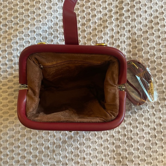 Unique top handle/crossbody vegan leather handbag - burgundy - Picture 7 of 8